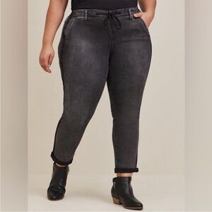 NWOT Torrid Pull On Boyfriend Straight Super Soft Mid Rise Jean Size 3S
